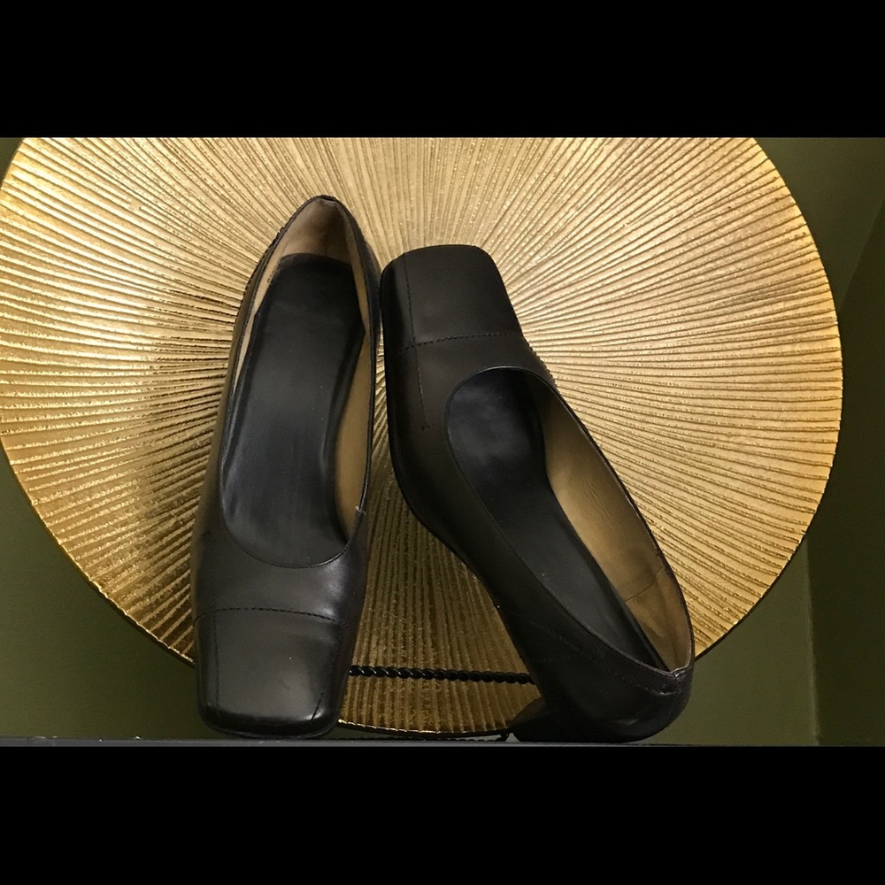 Woman shoes square toe small stitched leather shoe